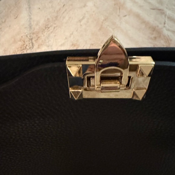 Valentino black leather shoulder bag with rock studs and adjustable strap - Picture 8 of 8